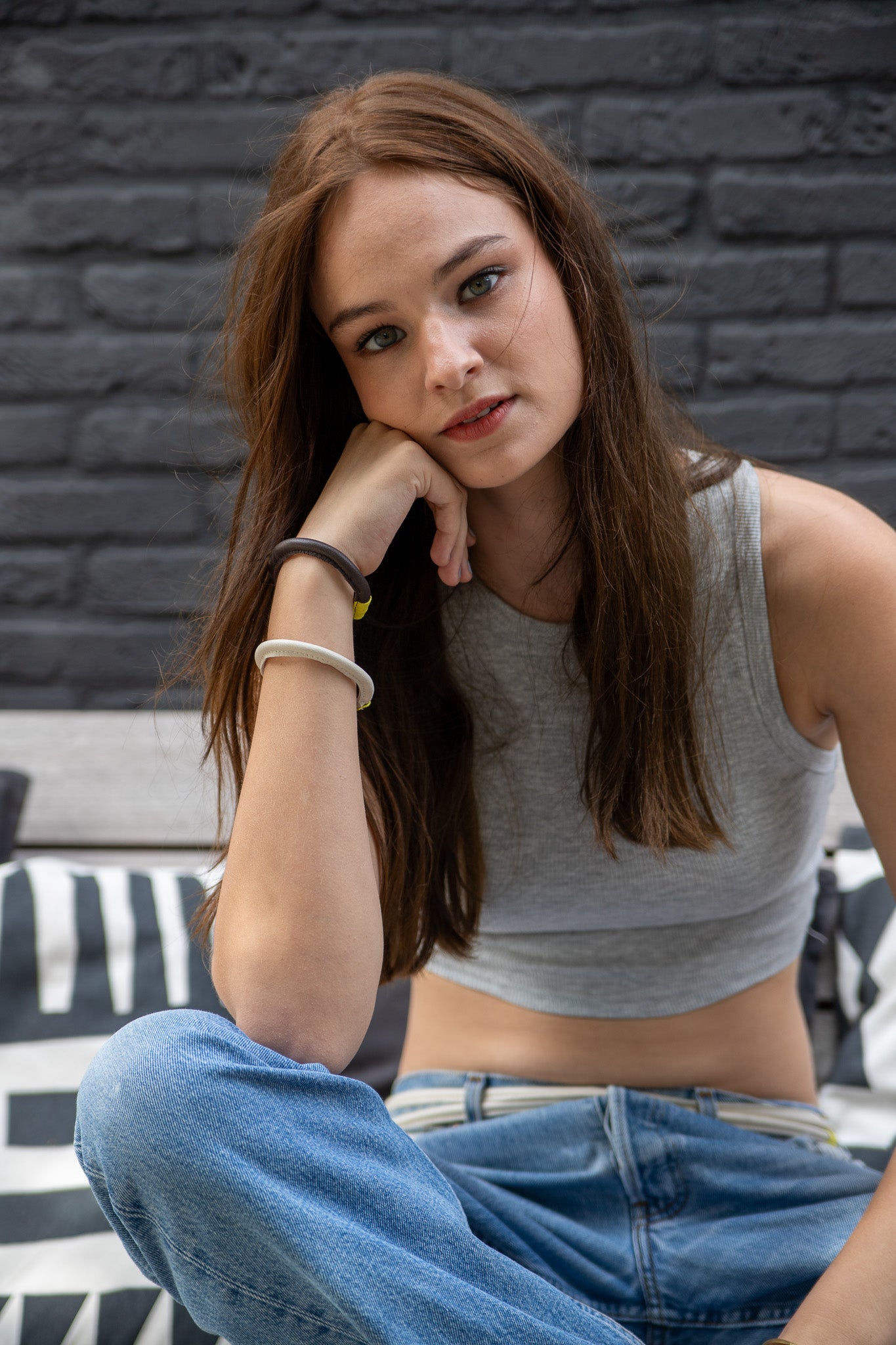 Slingher-River-belt-bracelets-cream-darkbrown-jeans-Kim